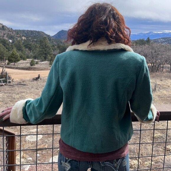 Vintage-Inspired Teal Wool Cropped Jacket with Faux Fur Trim – Collectif Retro S - Picture 3 of 5